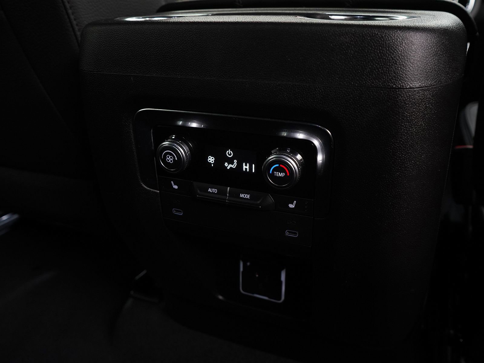 Used 2025 GMC Yukon XL Denali image 15