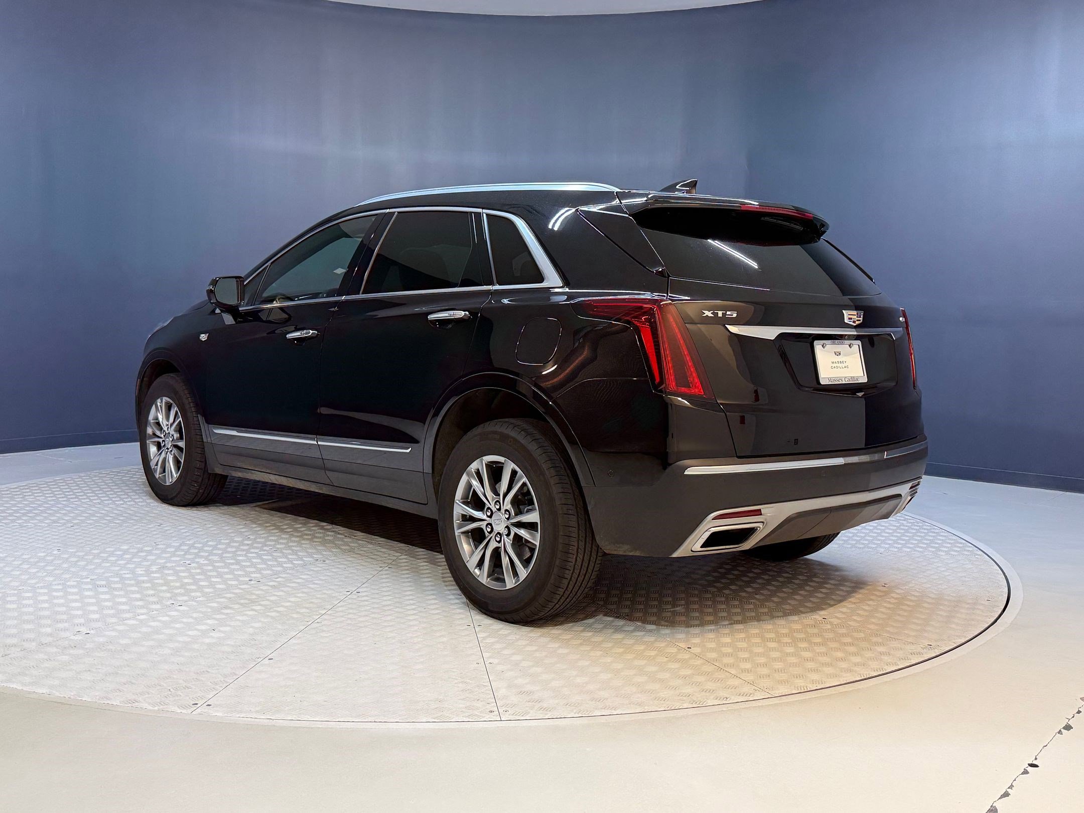 Certified 2022 Cadillac XT5 Premium Luxury w/ Technology Package image 3