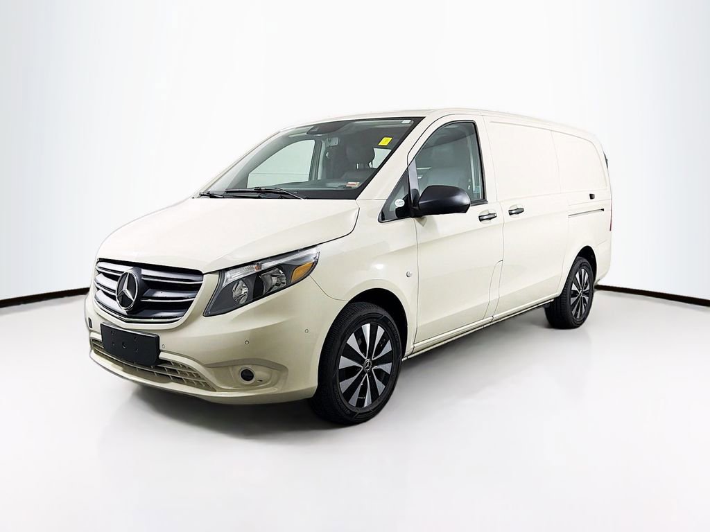Used 2023 Mercedes-Benz Metris image 3