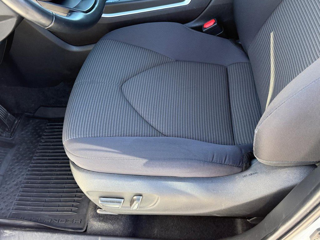 Used 2023 Toyota Highlander LE image 17