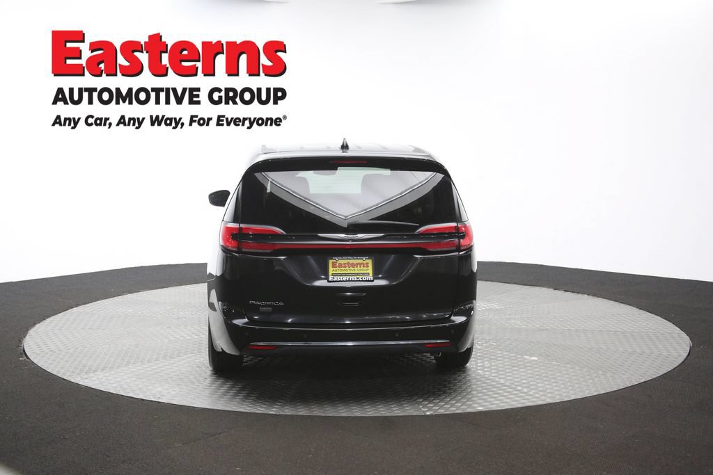 Used 2023 Chrysler Pacifica Touring-L FWD image 38