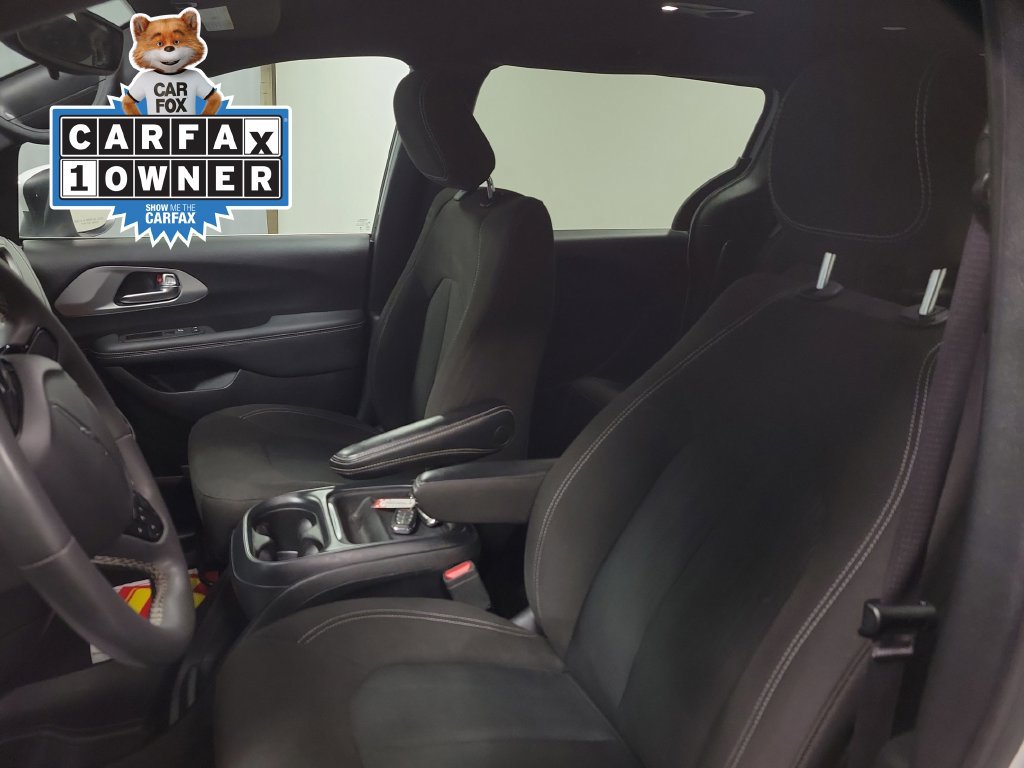 Used 2023 Chrysler Pacifica Touring FWD image 16