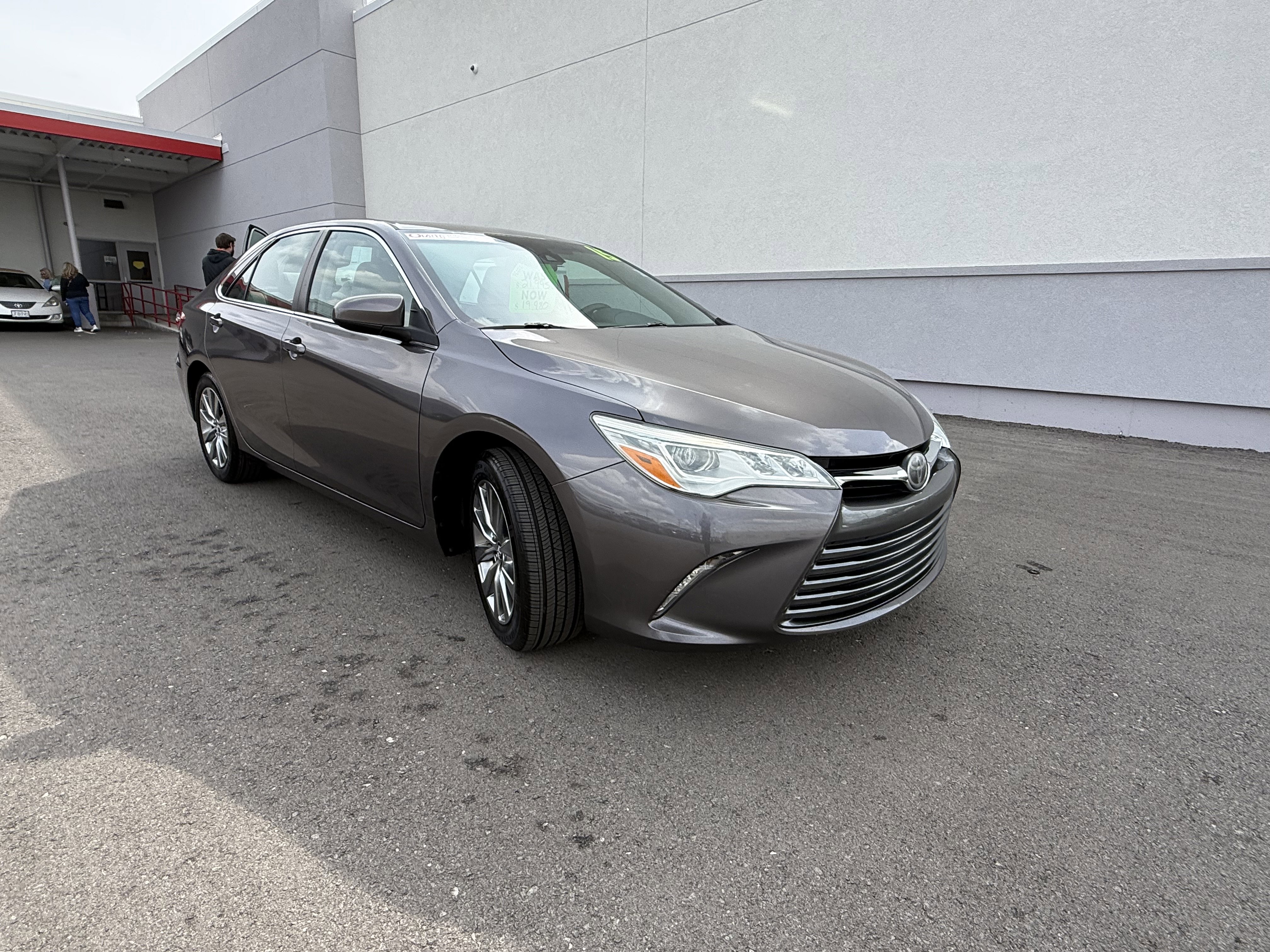 Used 2015 Toyota Camry XLE w/ Advanced Technology Package FWD image 26