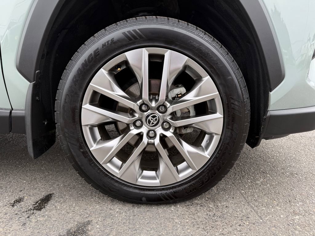 Used 2023 Toyota RAV4 XLE Premium image 12