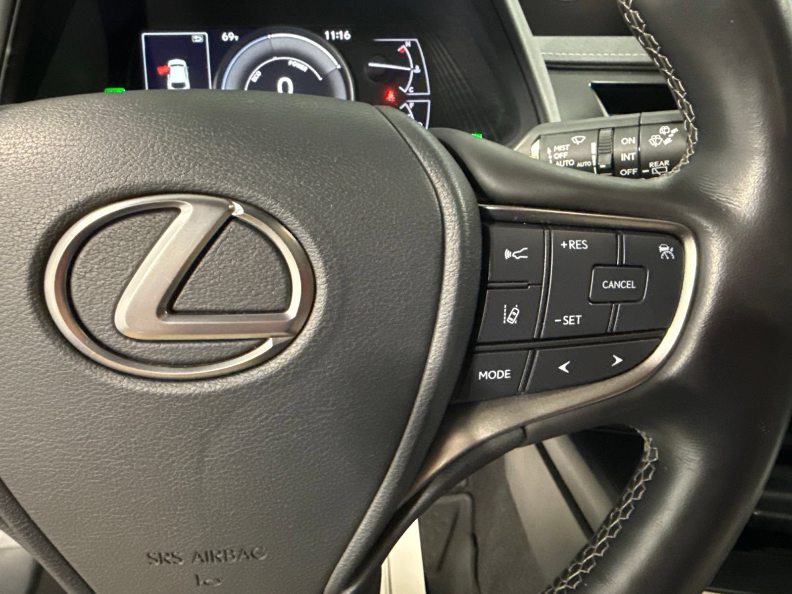 Used 2020 Lexus UX 250h w/ Premium Package AWD/4WD image 38