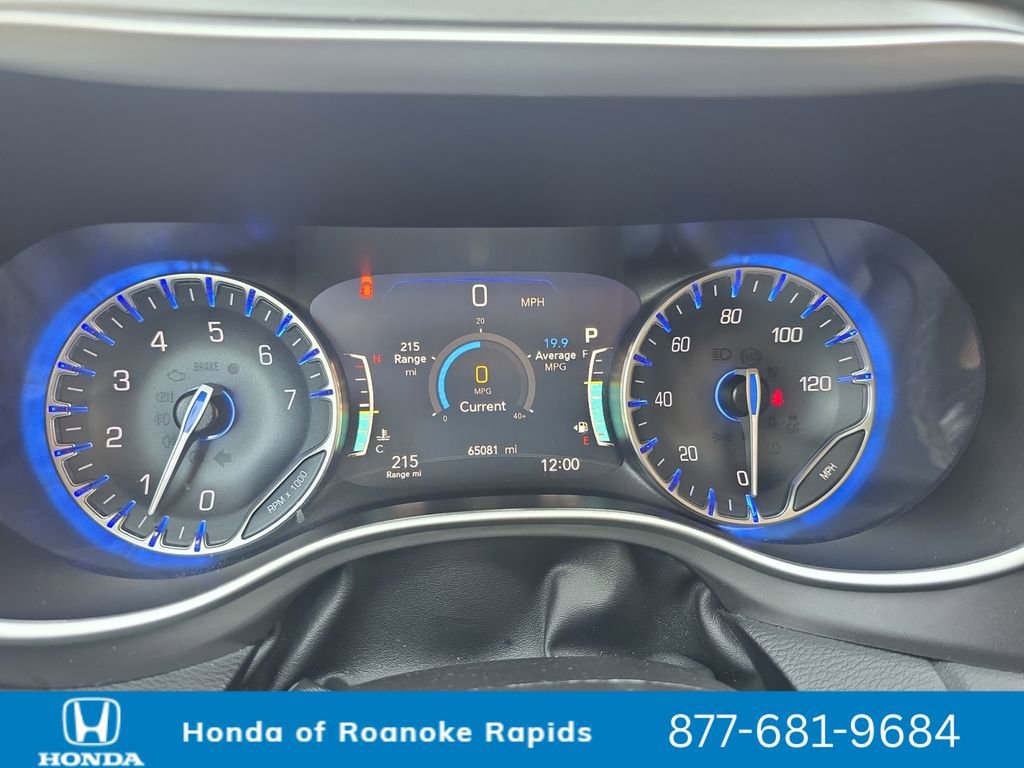 Used 2023 Chrysler Pacifica Touring-L image 14