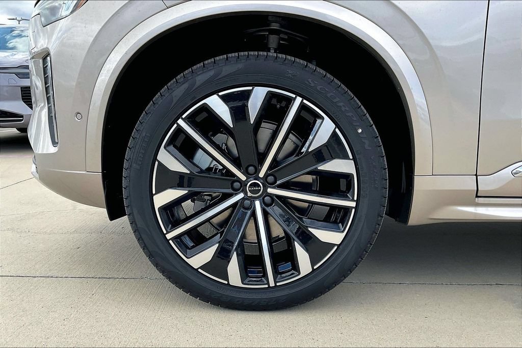 New 2026 Volvo XC90 B5 Plus w/ Protection Package Premier AWD/4WD image 35