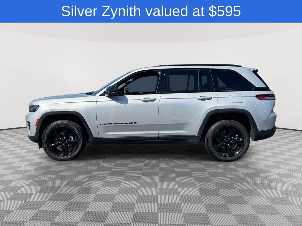 Used 2023 Jeep Grand Cherokee Altitude AWD/4WD image 3