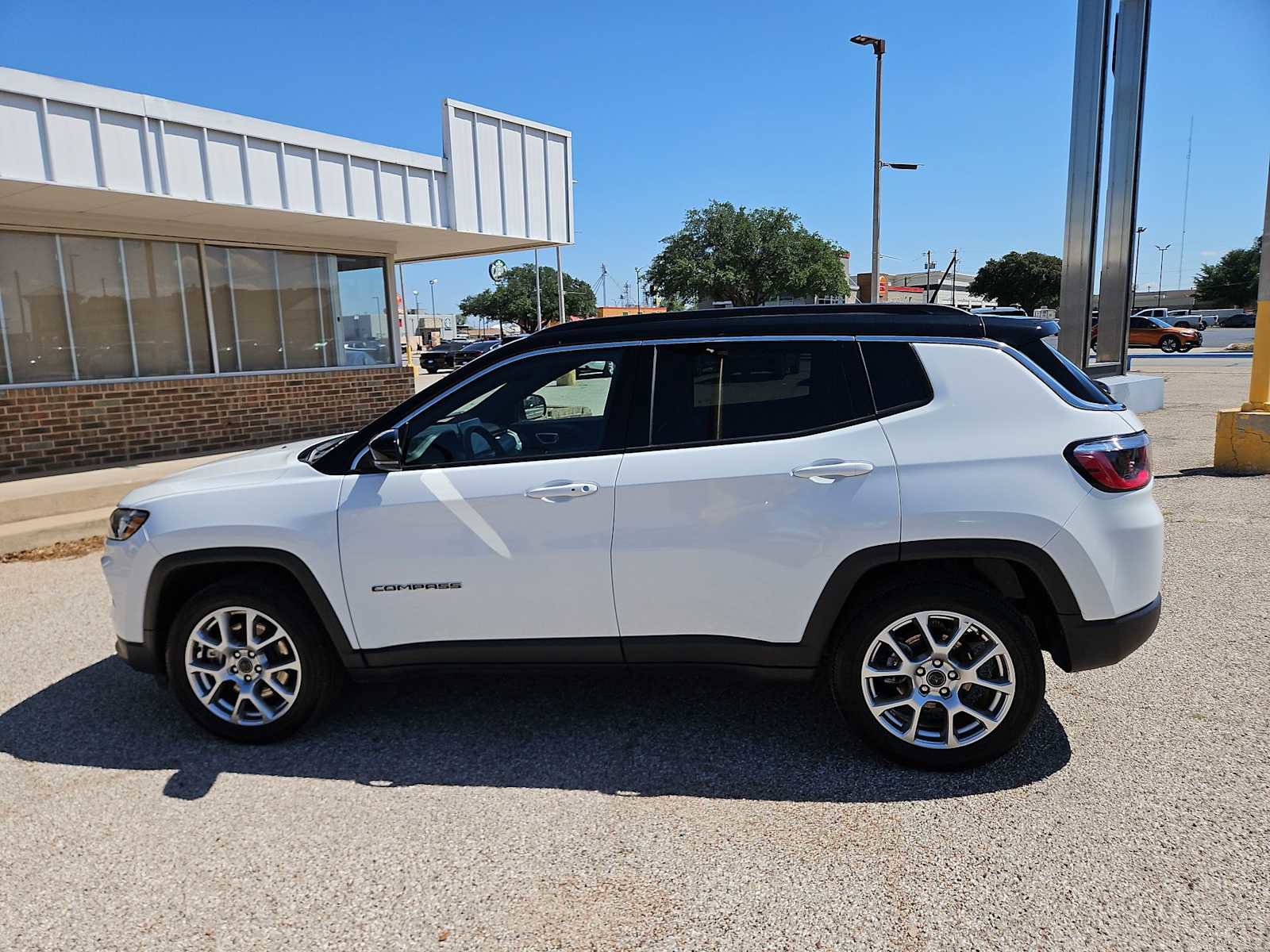 Used 2025 Jeep Compass Limited AWD/4WD image 5