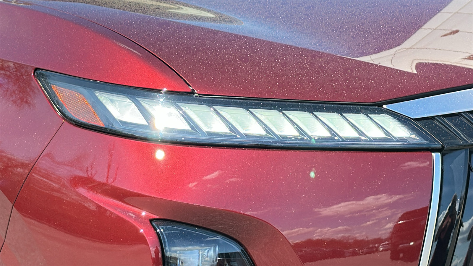 Used 2025 INFINITI QX80 Sensory image 4