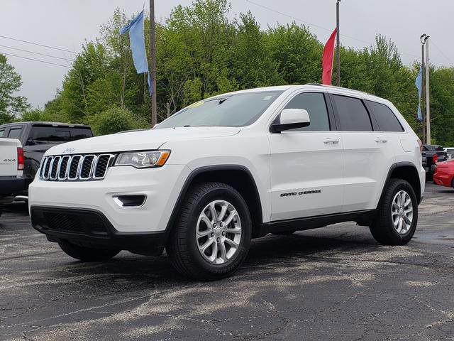 Used 2021 Jeep Grand Cherokee Laredo image 3