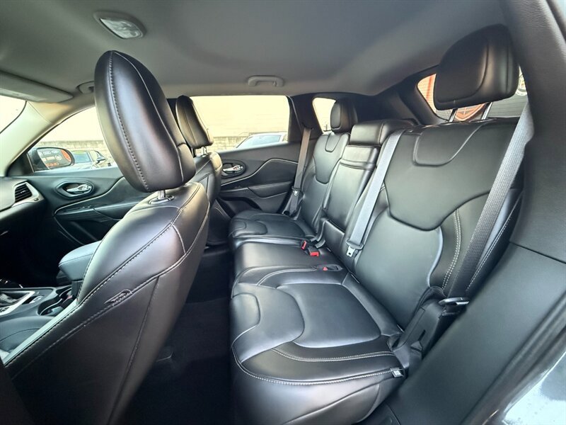 Used 2016 Jeep Cherokee Limited FWD image 28