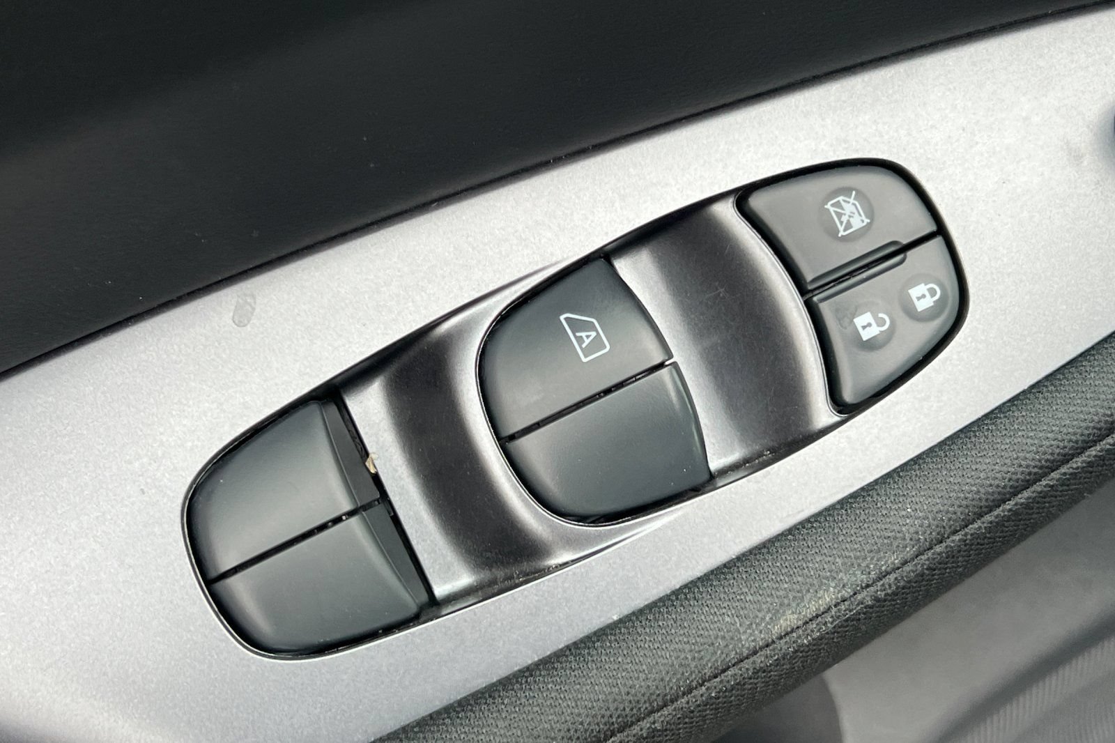 Certified 2025 Nissan Leaf S FWD image 12