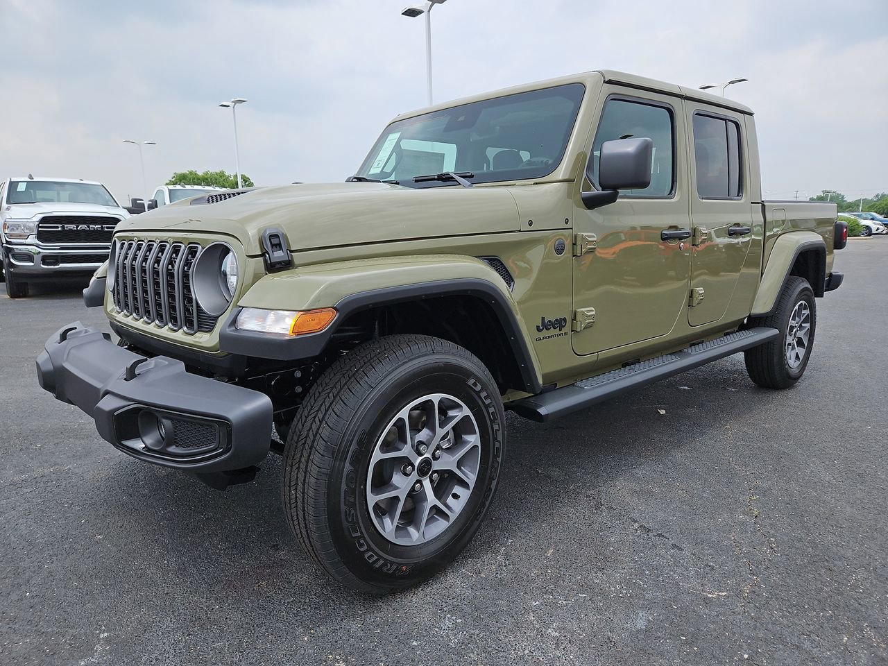 New 2025 Jeep Gladiator Sport image 3