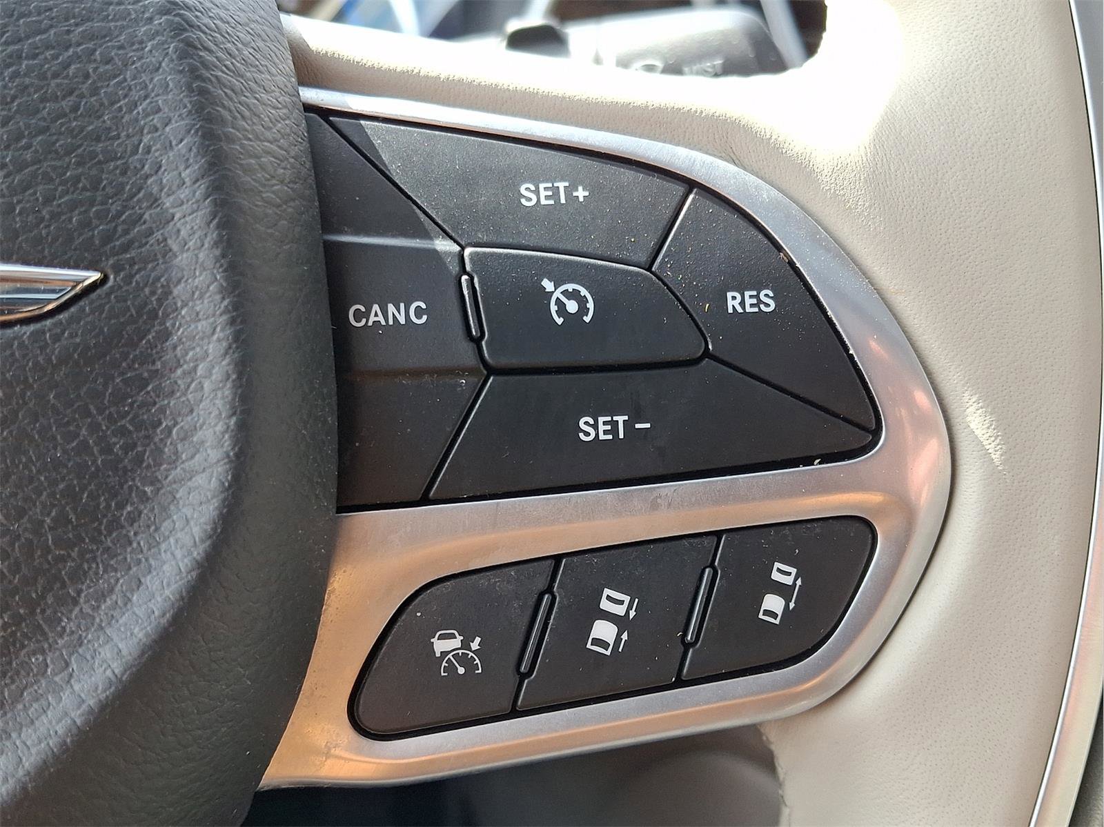 Used 2021 Chrysler Pacifica Limited image 19