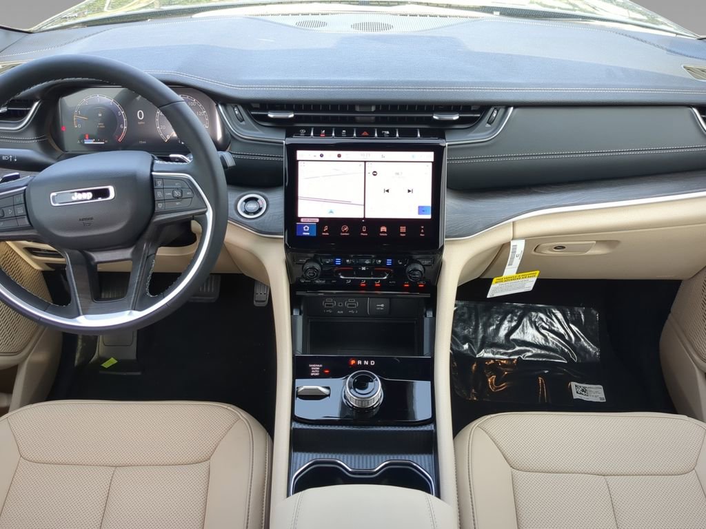 New 2025 Jeep Grand Cherokee Limited w/ Luxury Tech Group II image 17
