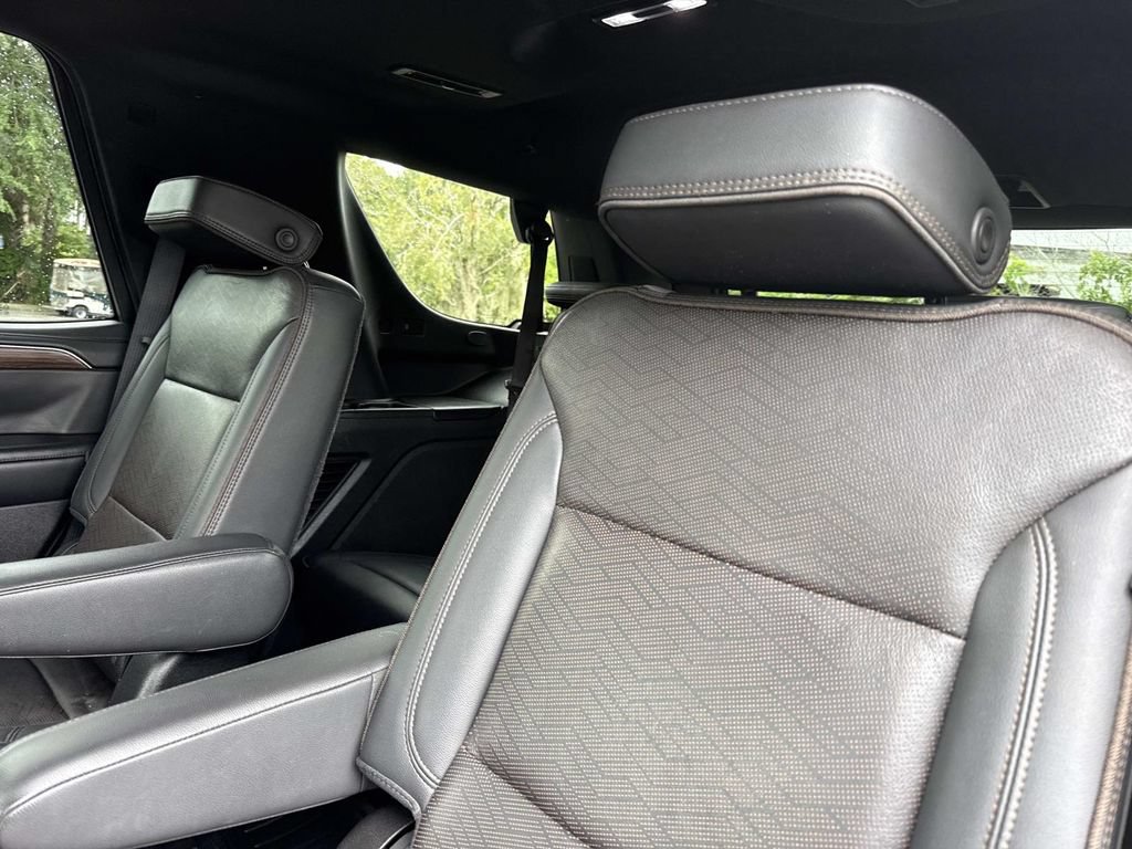Used 2021 Chevrolet Tahoe High Country w/ Premium Package AWD/4WD image 15