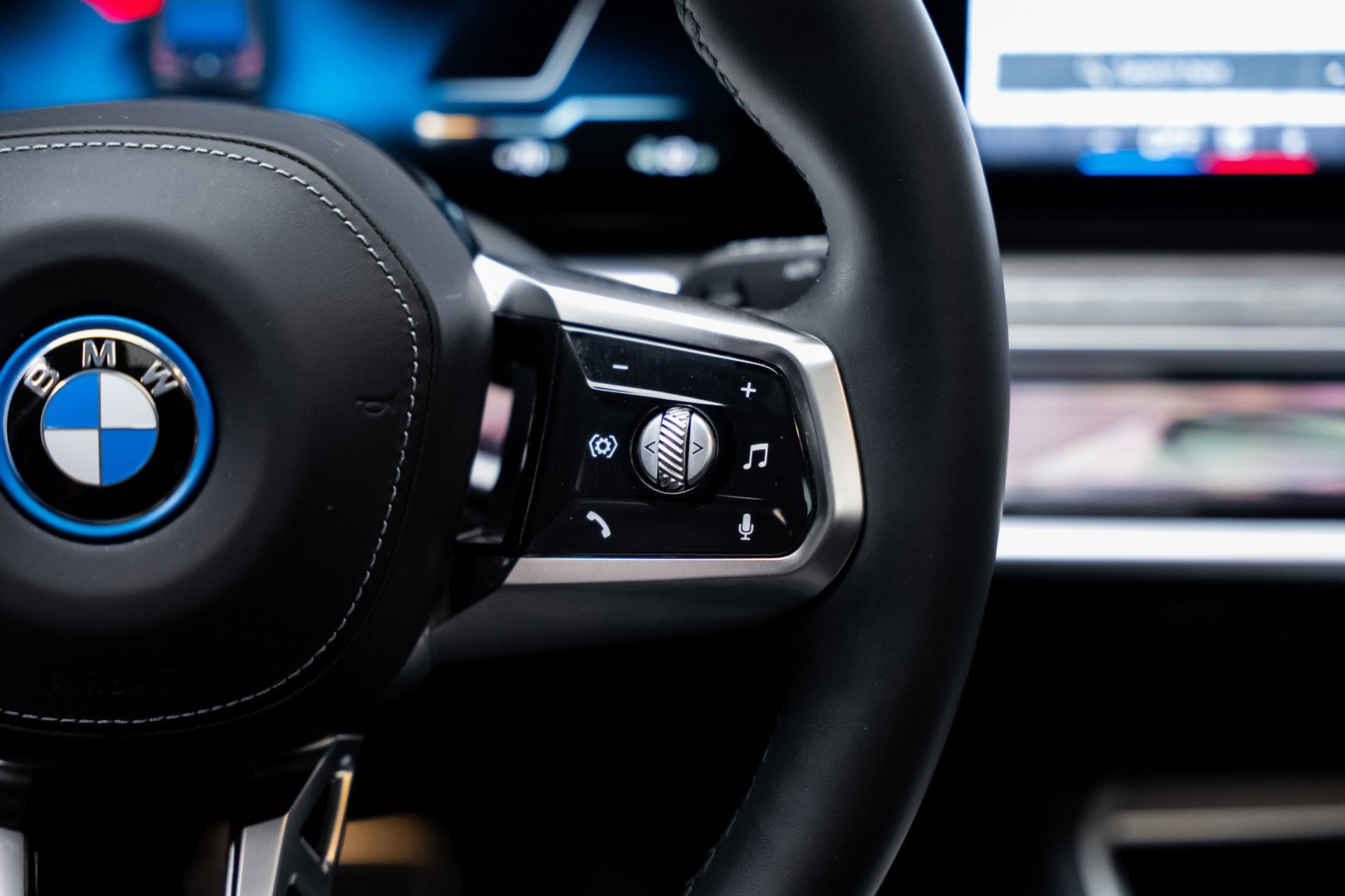 Used 2023 BMW i7 xDrive60 w/ Executive Package 2 image 44