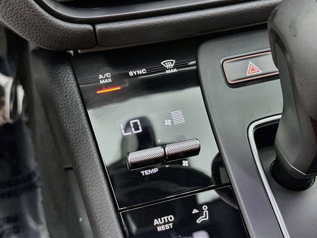 New 2026 Porsche Macan AWD/4WD image 18