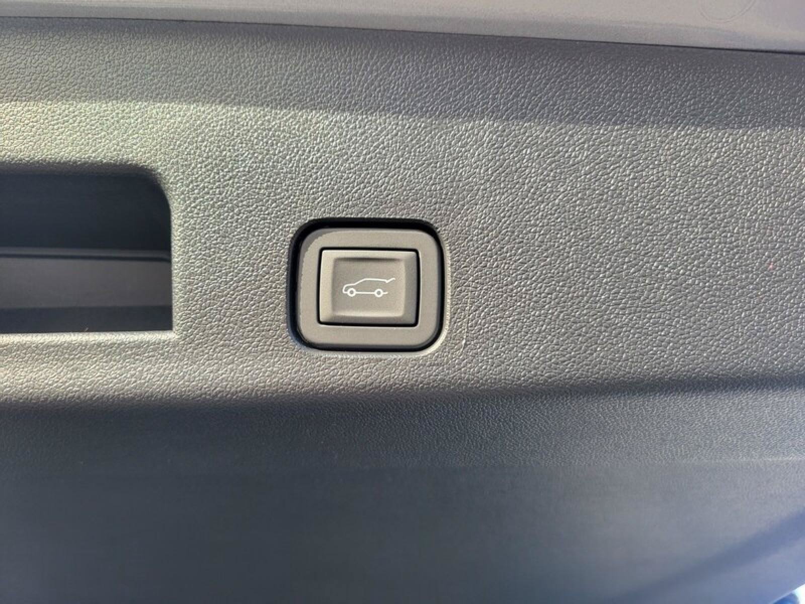 New 2026 GMC Acadia Elevation w/ Black Edition FWD image 8