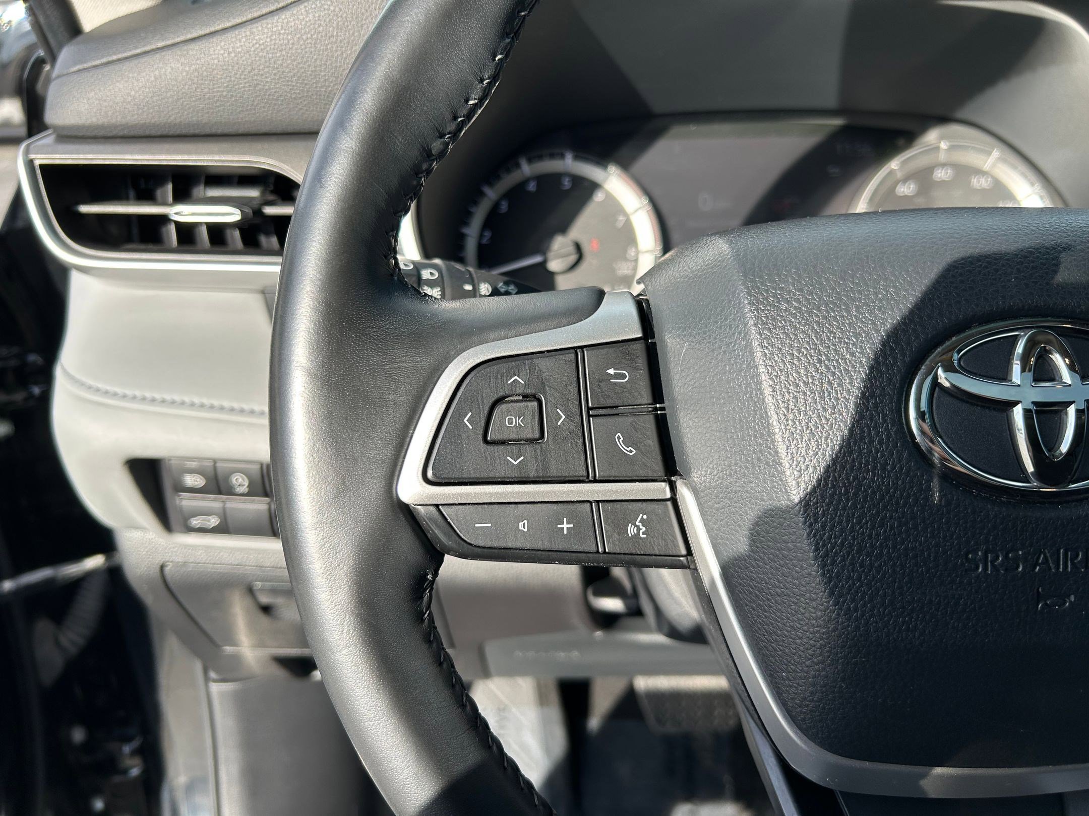 Certified 2023 Toyota Highlander XLE image 14