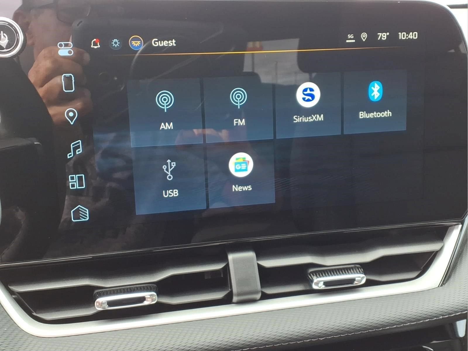 New 2027 Chevrolet Equinox LT w/ Convenience Package II FWD image 12