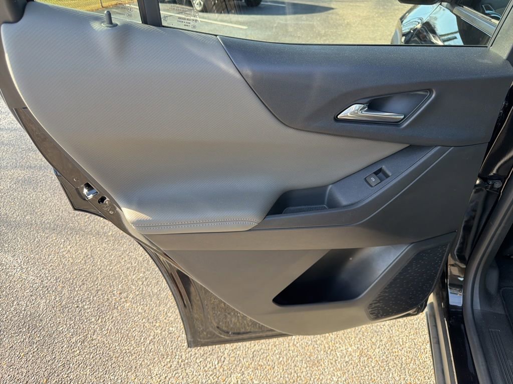 Used 2025 Chevrolet Equinox LT w/ Convenience Package II image 16