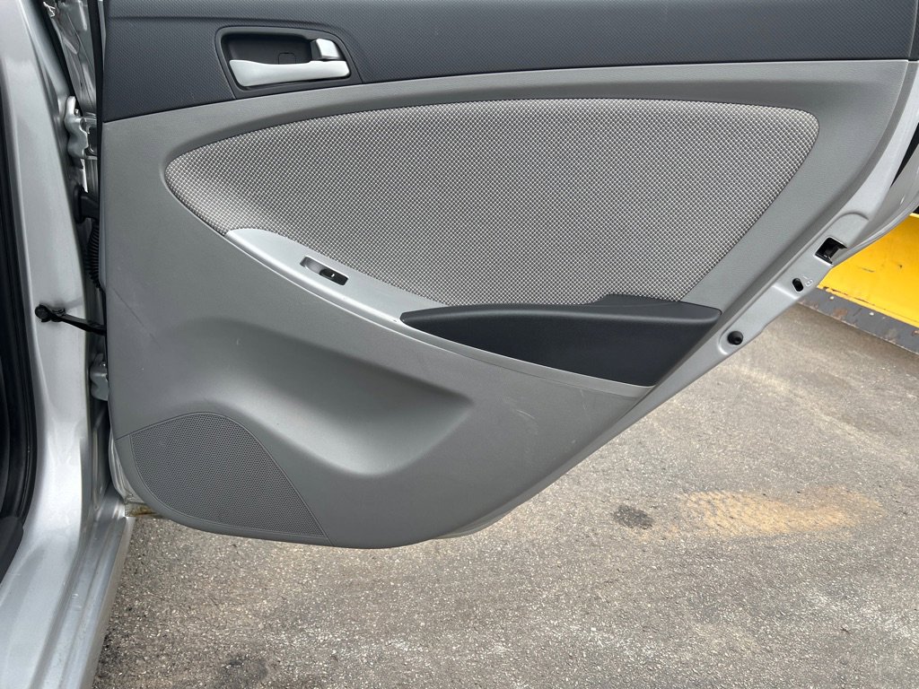 Used 2013 Hyundai Accent GLS FWD image 11