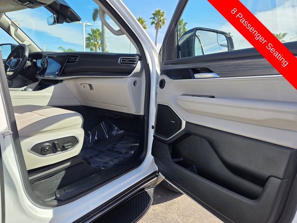 Certified 2024 Jeep Wagoneer L Series III w/ Flexible Seating Group image 14