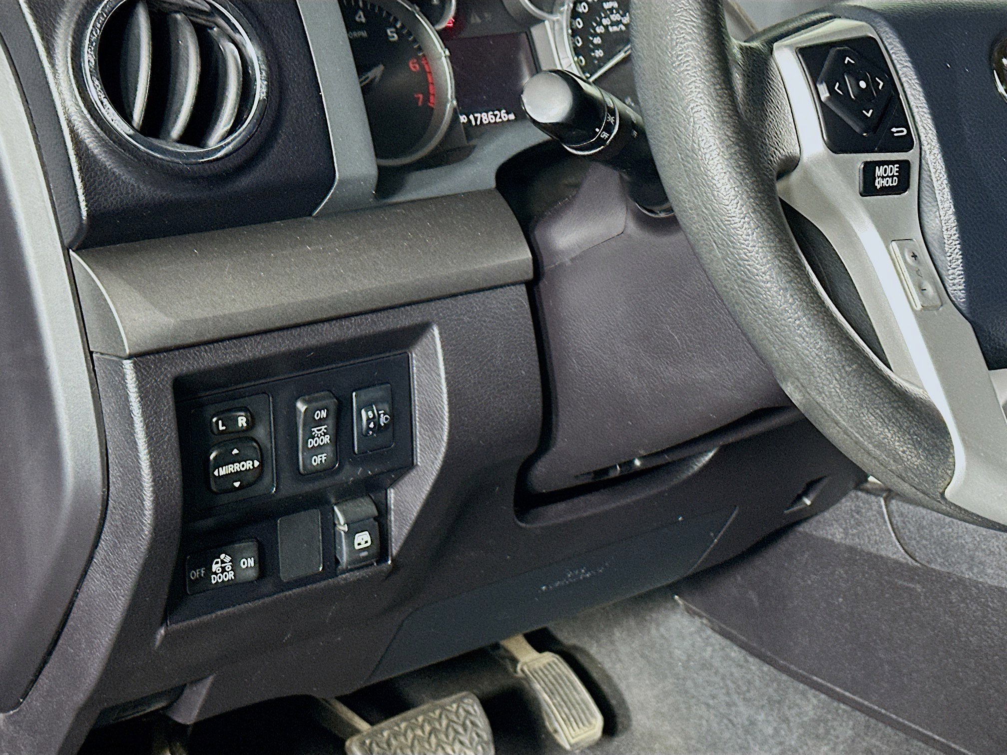 Used 2015 Toyota Tundra SR5 w/ SR5 Upgrade Package image 16