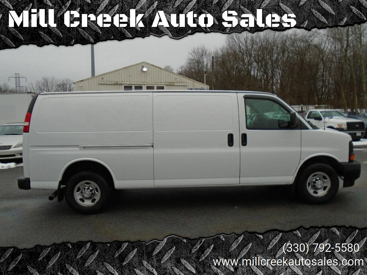 Used 2017 Chevrolet Express 3500 Extended image 1