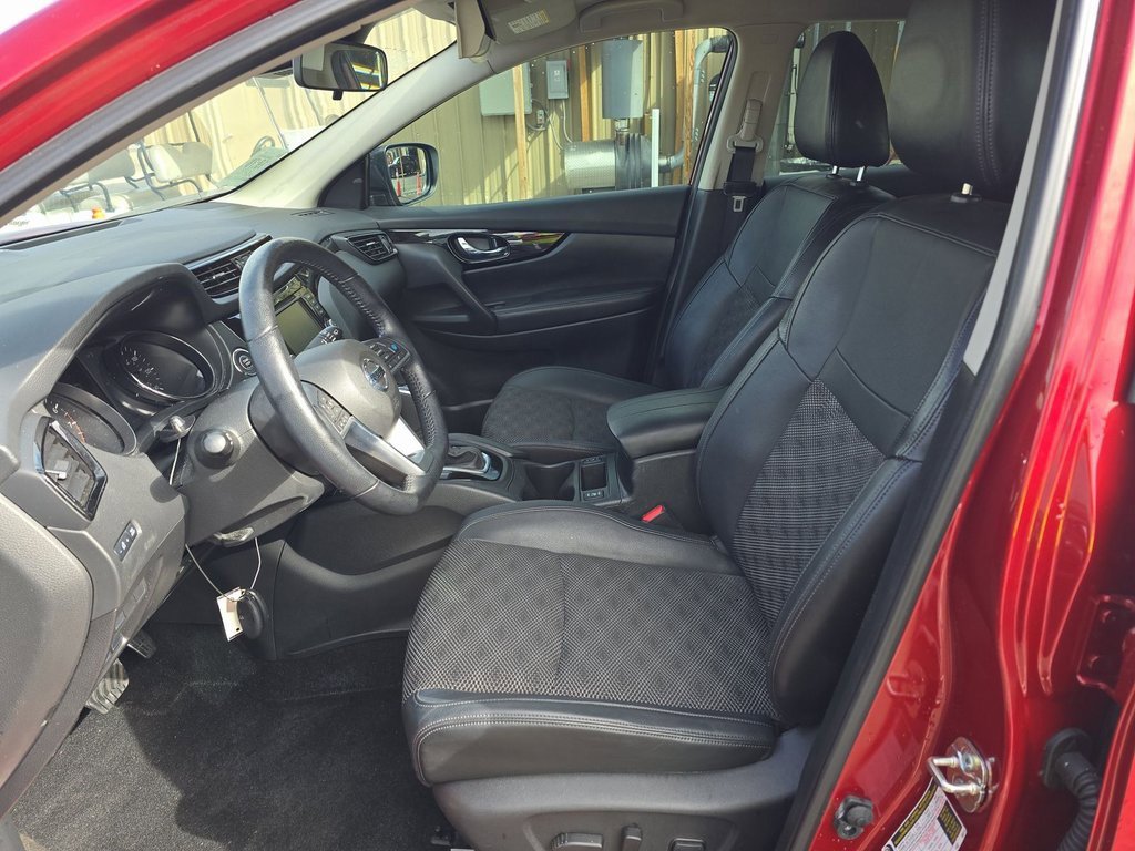 Used 2022 Nissan Rogue Sport SV w/ Technology Package image 7