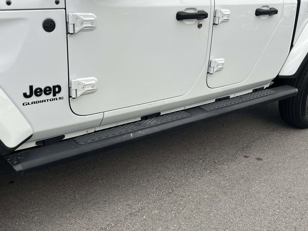 Used 2023 Jeep Gladiator Sport image 14