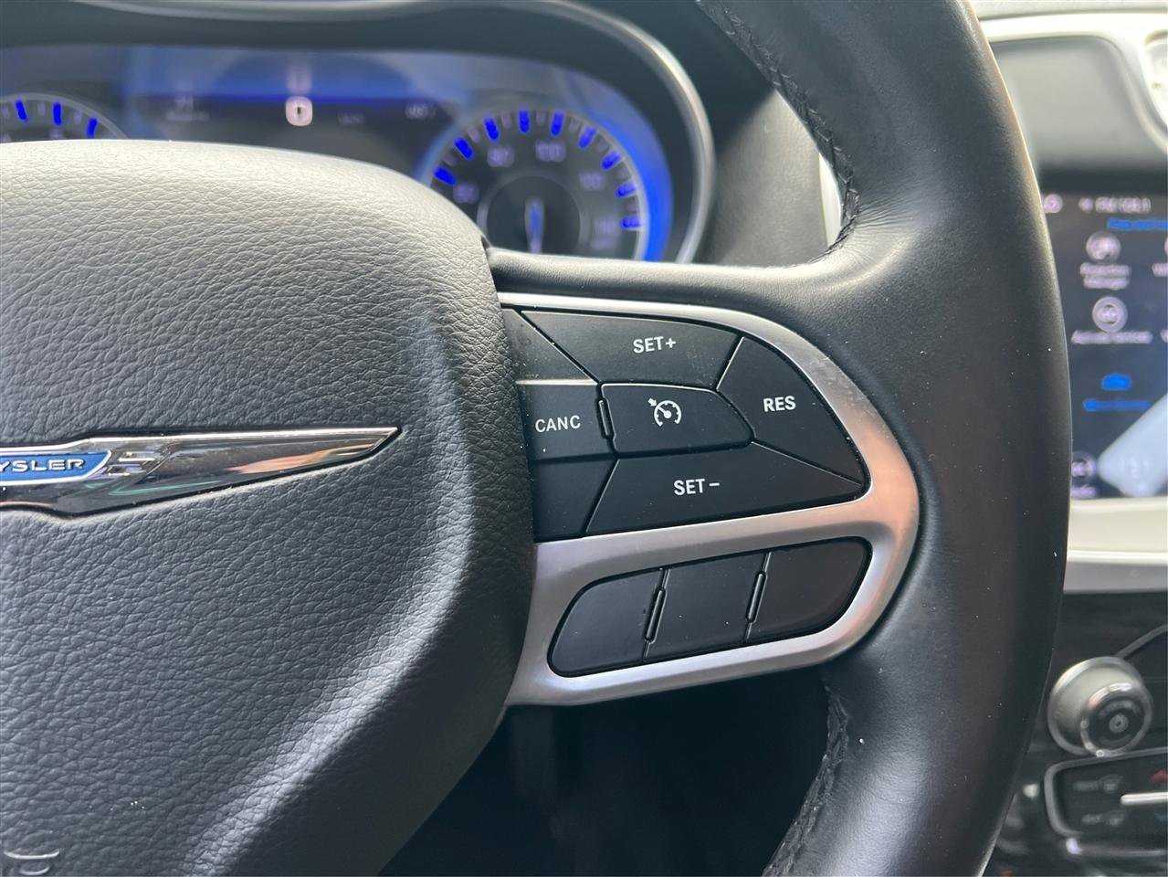Used 2018 Chrysler 300 Touring RWD image 35
