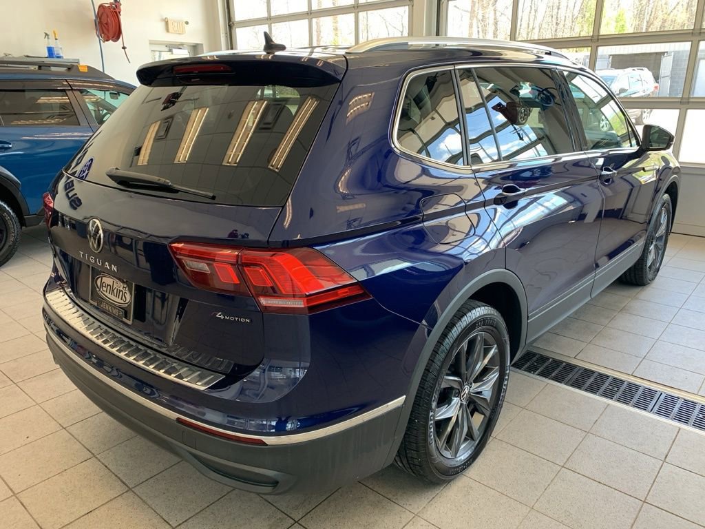 Used 2023 Volkswagen Tiguan SE w/ Panoramic Sunroof Package AWD/4WD image 17