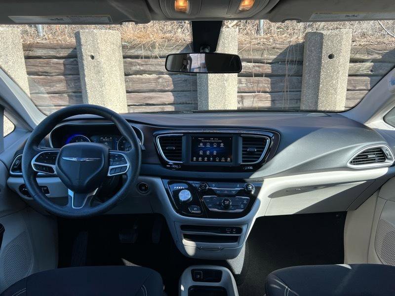 Used 2020 Chrysler Voyager L FWD image 12