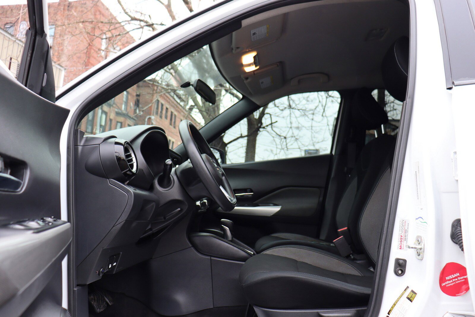 Used 2018 Nissan Kicks SV image 11