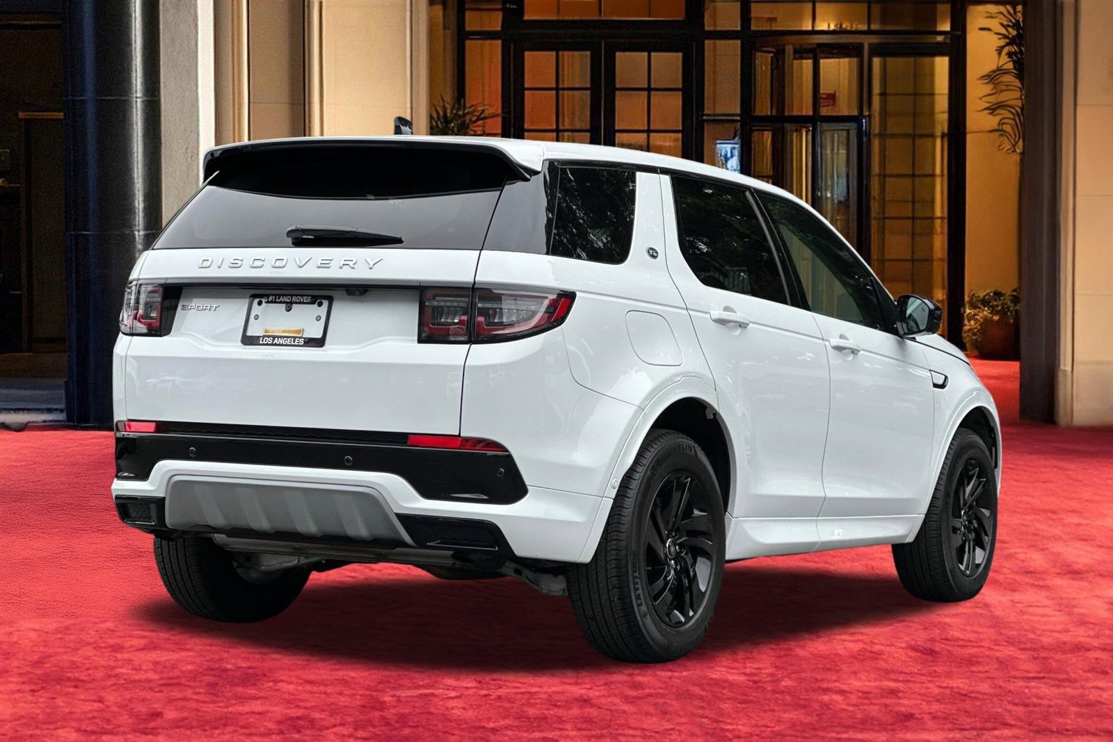 Used 2025 Land Rover Discovery Sport S image 10