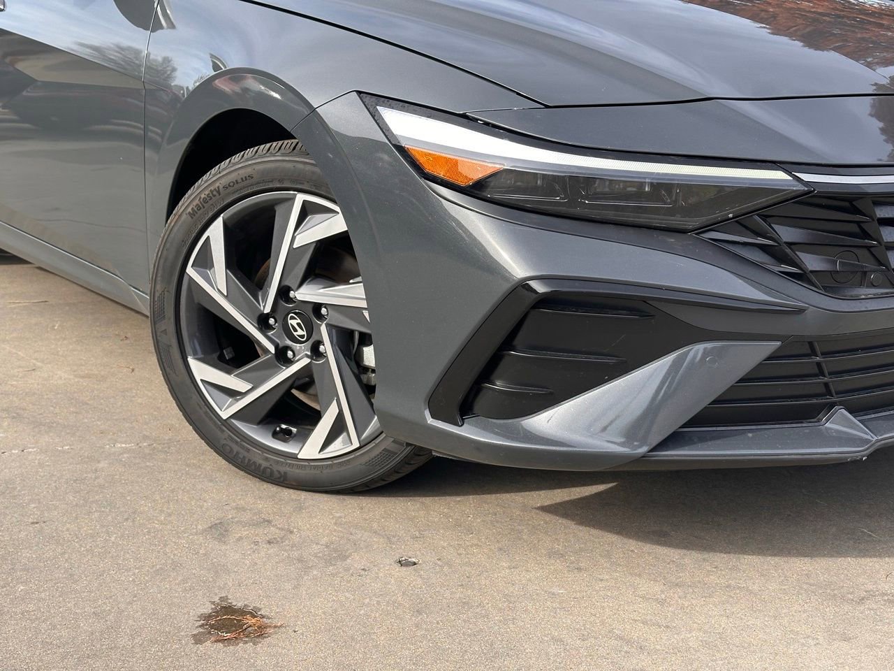 Certified 2024 Hyundai Elantra Limited image 2