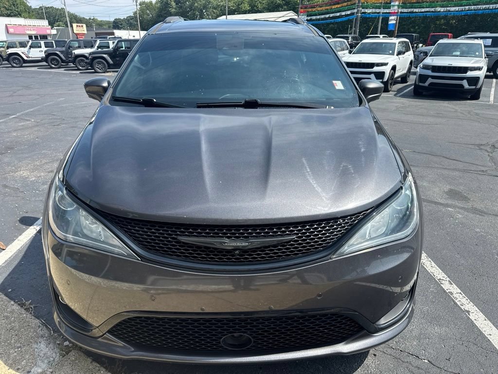 Used 2019 Chrysler Pacifica Touring-L Plus w/ Advanced Safetytec Group FWD image 2