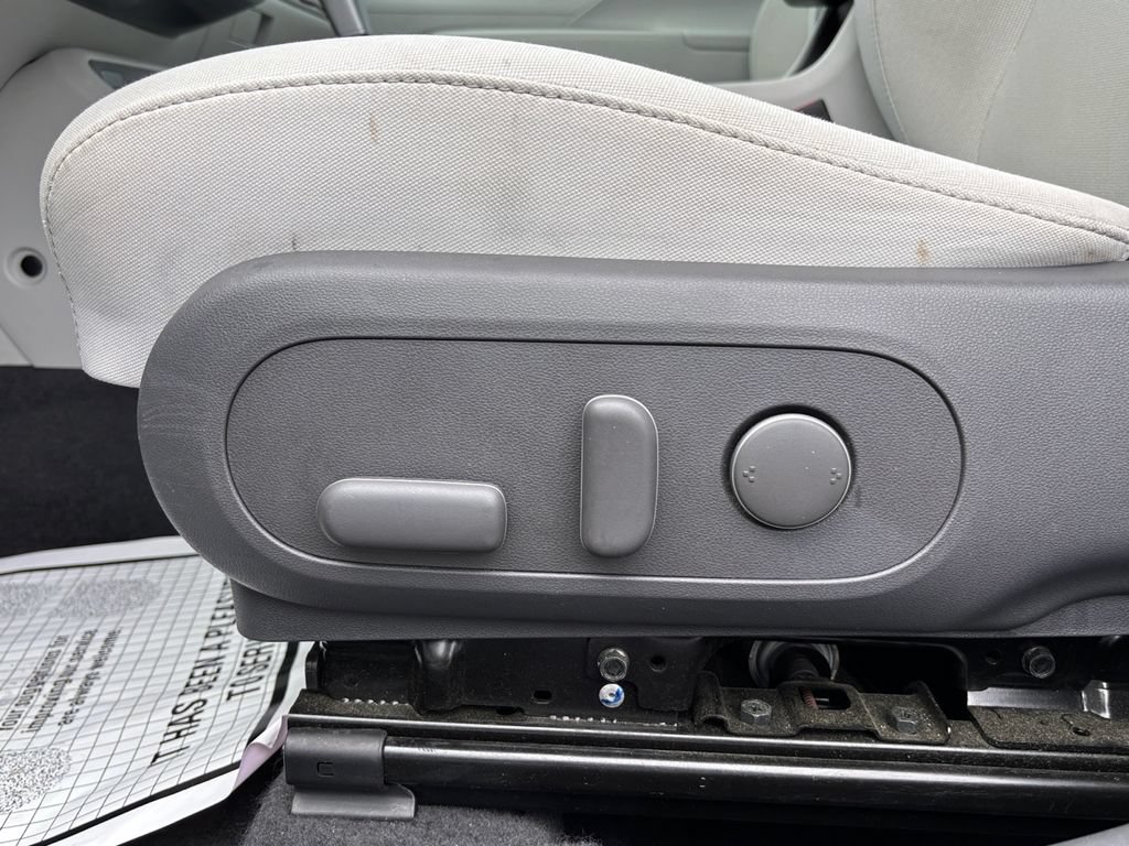 Used 2024 Hyundai Kona SEL FWD image 25