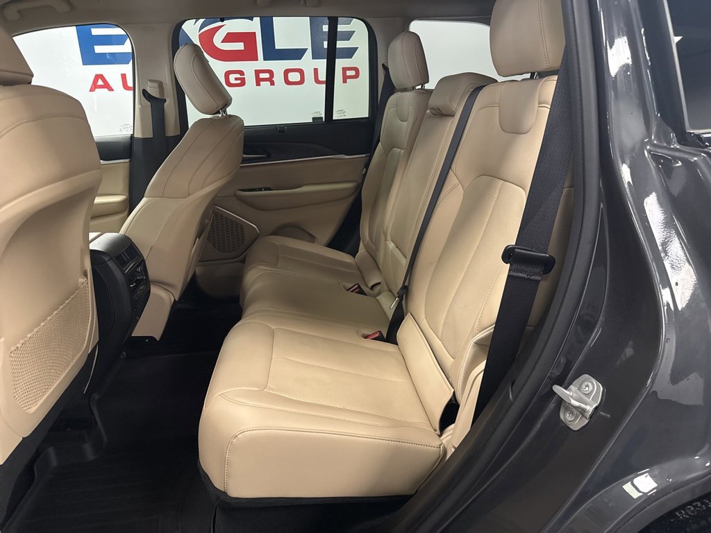 Used 2022 Jeep Grand Cherokee Limited w/ Luxury Tech Group II image 26