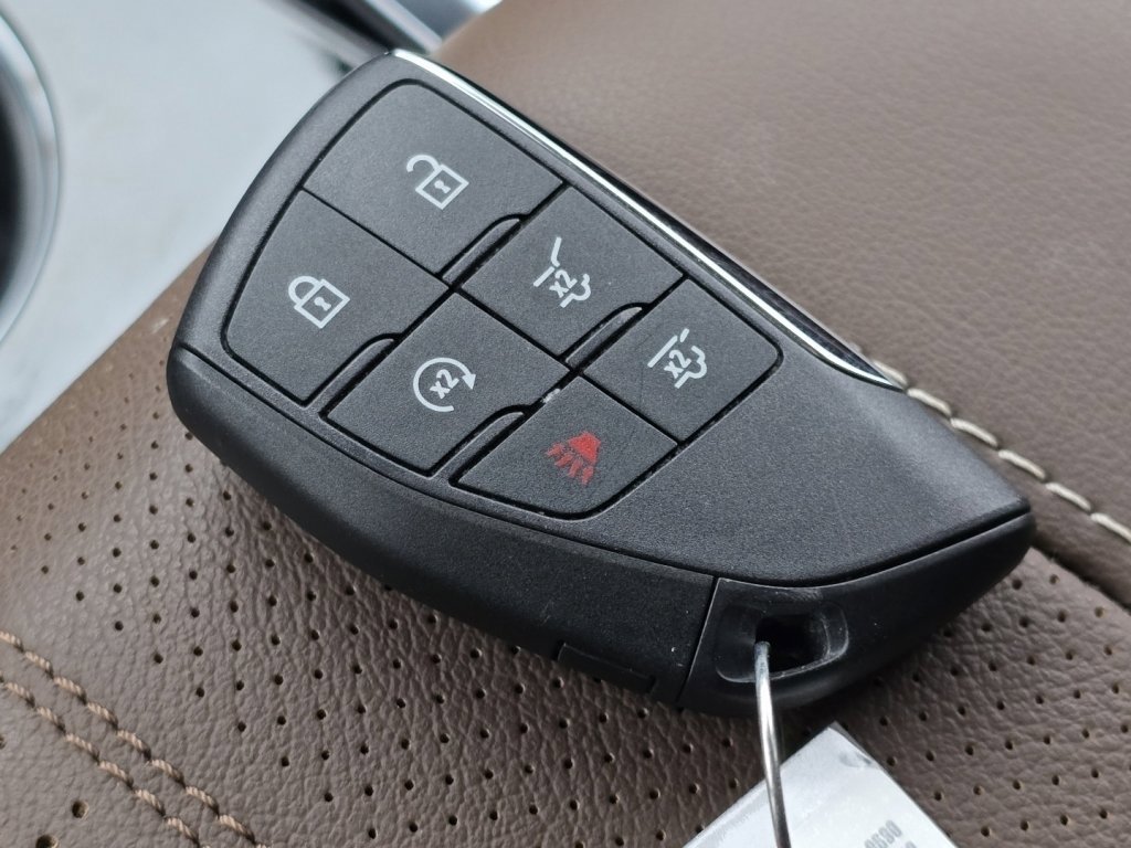 Used 2025 Chevrolet Suburban High Country image 33