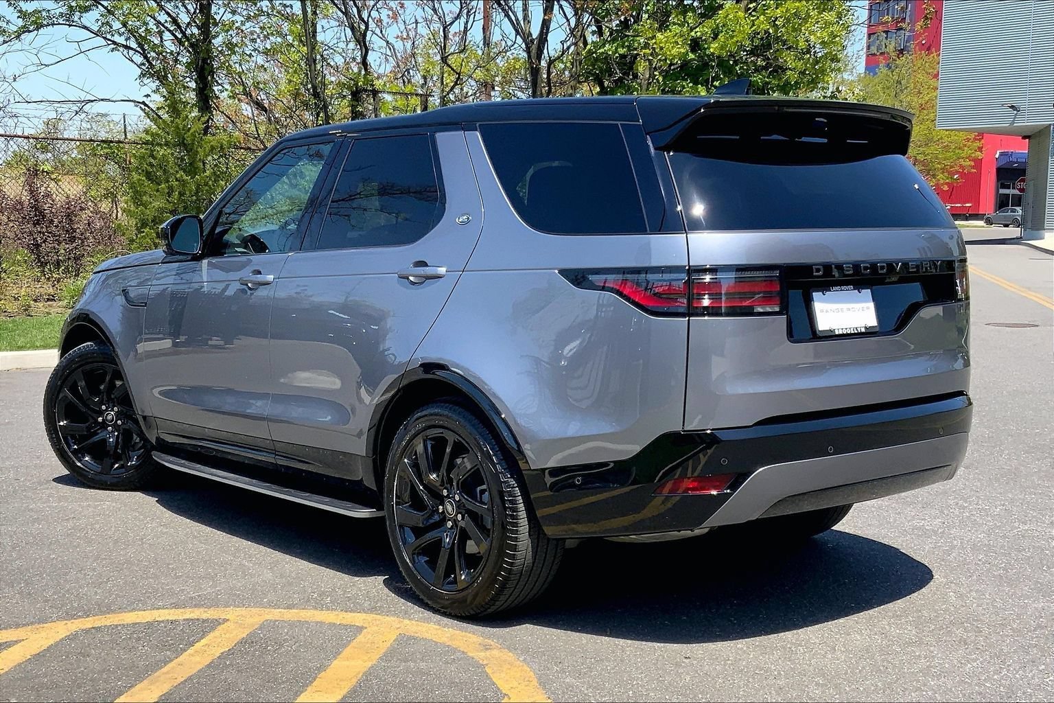 Certified 2025 Land Rover Discovery Dynamic SE AWD/4WD image 10