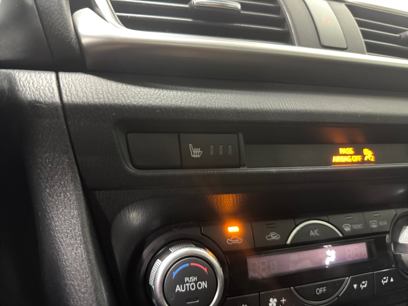 Used 2018 MAZDA MAZDA3 Touring FWD image 19