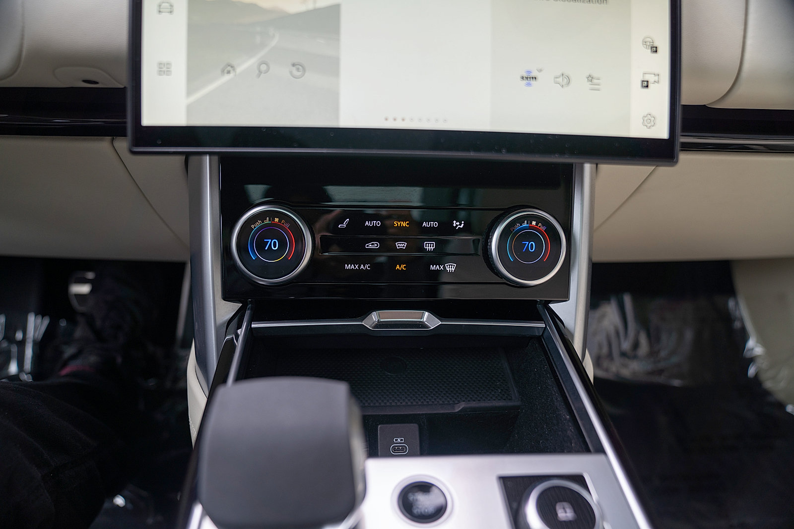 Used 2023 Land Rover Range Rover SE AWD/4WD image 12