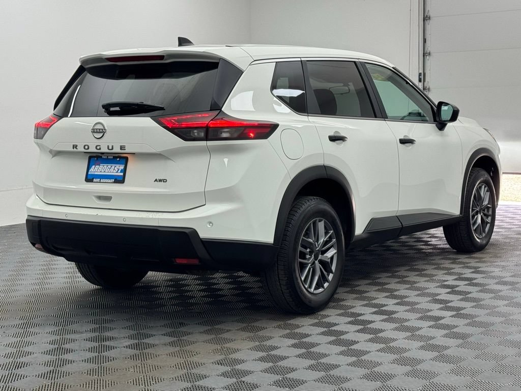 Used 2024 Nissan Rogue S AWD/4WD image 6