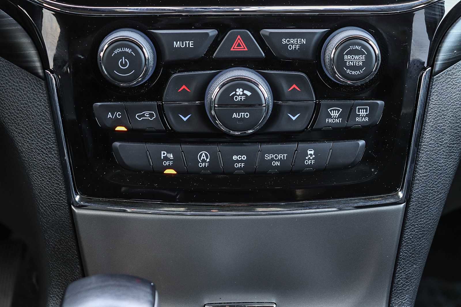 Used 2022 Jeep Grand Cherokee Laredo X image 14