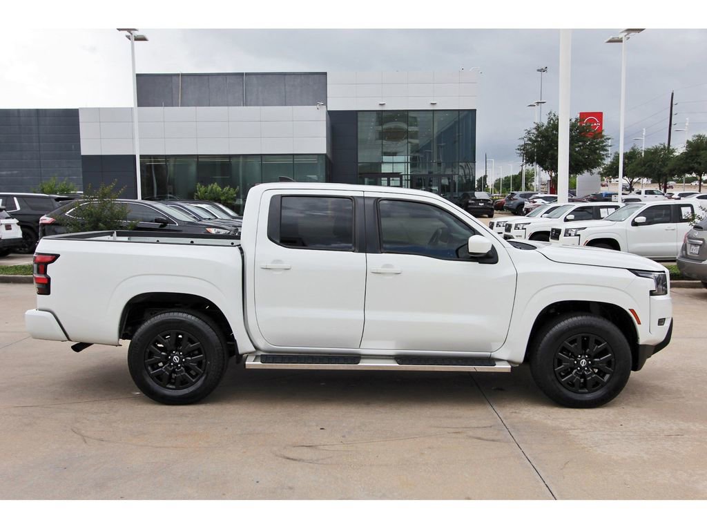 Used 2022 Nissan Frontier SV AWD/4WD image 5