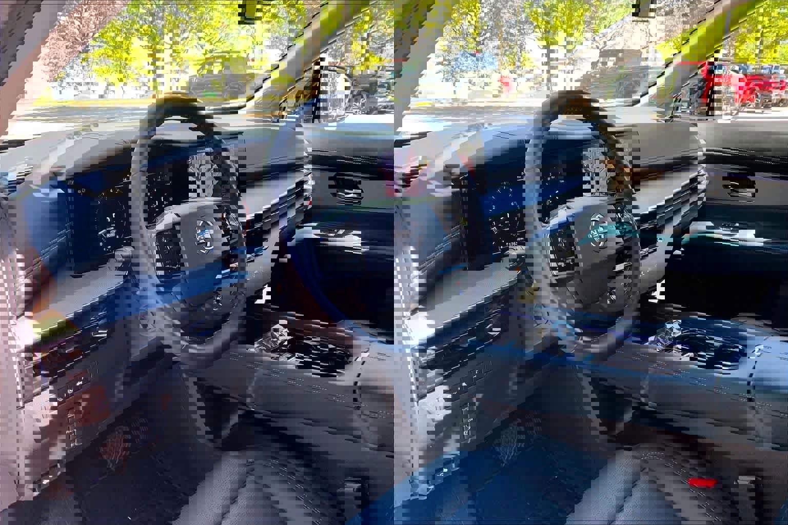 Used 2025 Nissan Murano Platinum w/ Cargo Package AWD/4WD image 18